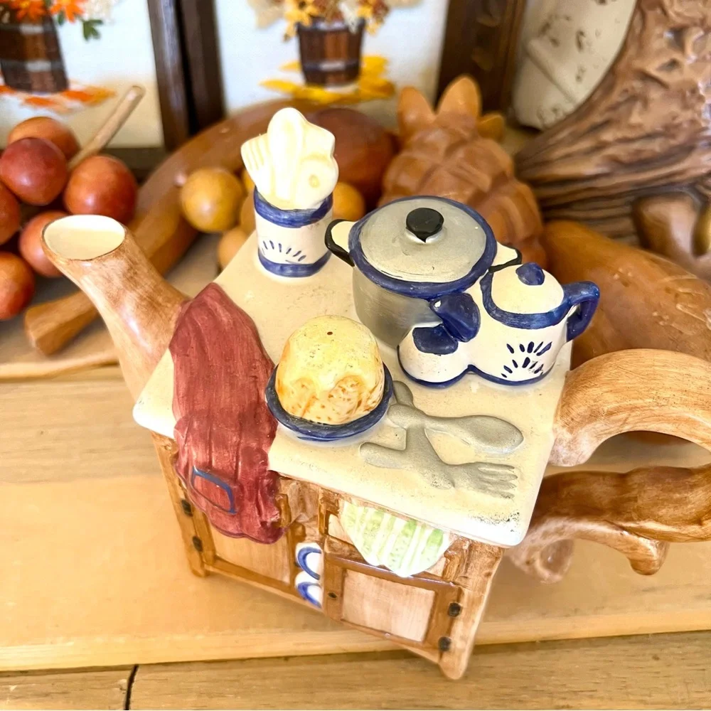 Vintage Ceramic Kitchy Kitchen Mini Teapot - Picture 3 of 6
